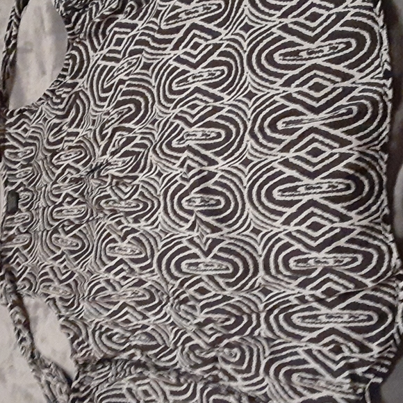 Faded Glory (Black and White) Tank Blouse, little loose, so it can Flare. - Picture 6 of 10